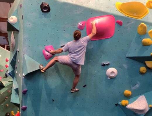 Indoor Climbing Sessions: Master Bouldering with Expert Guidance
